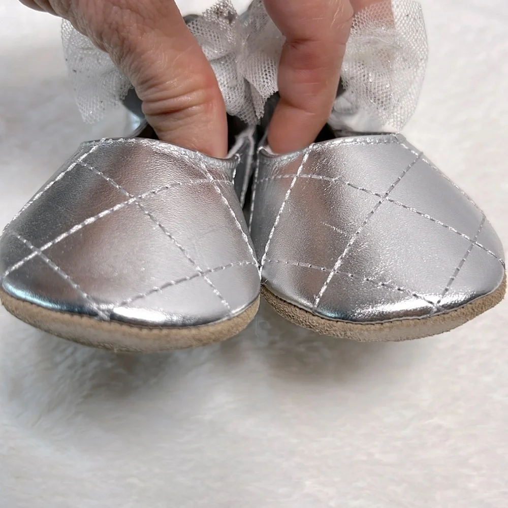 Robeez Girl's Winnie Silver Shoes size 18-24 mos New! - Picture 6 of 7